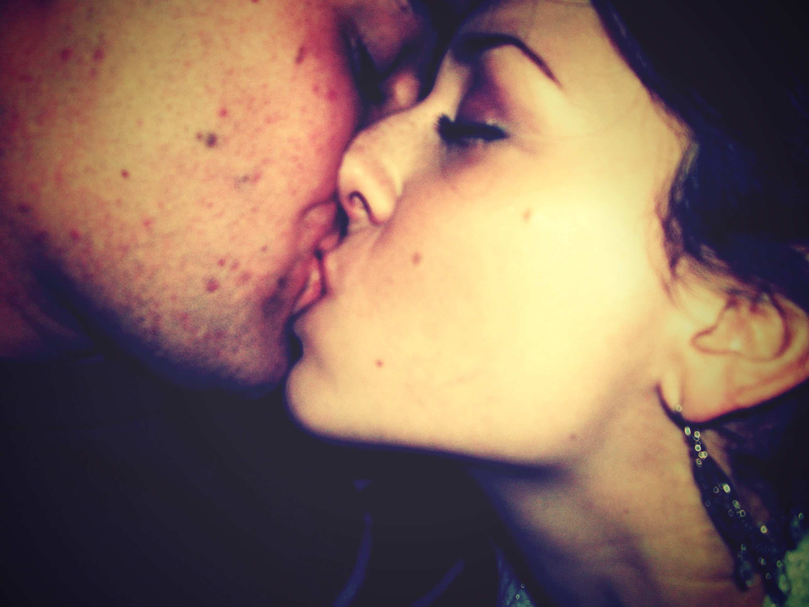 http://widowsvoice.com/wp-content/uploads/2011/06/kisses.jpg