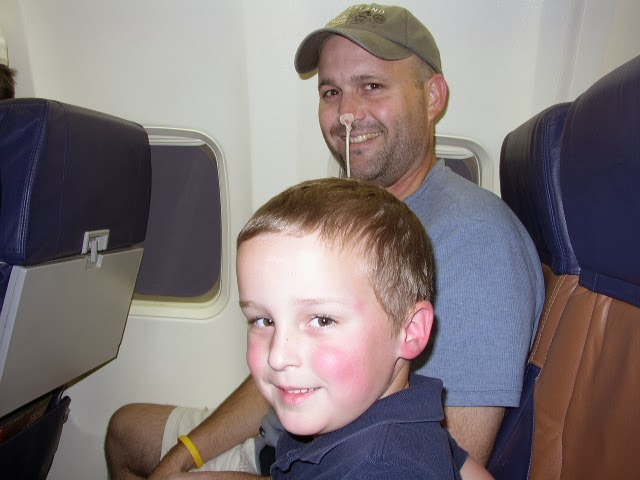 http://widowsvoice.com/wp-content/uploads/2013/11/Daniel_and_Grayson_on_the_plane.jpg