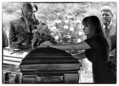 http://widowsvoice.com/wp-content/uploads/2014/01/SarahTreanor_Portrait_Funeral.jpg
