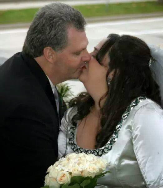 http://widowsvoice.com/wp-content/uploads/2014/10/kissing.jpg