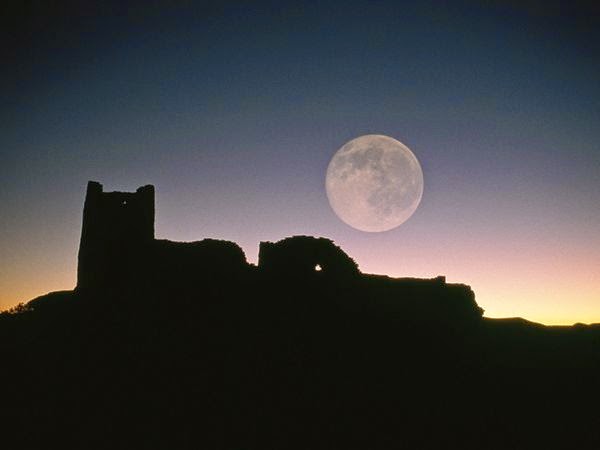 http://widowsvoice.com/wp-content/uploads/2014/12/moon-ruins-silhouettes_8913_600x450.jpg