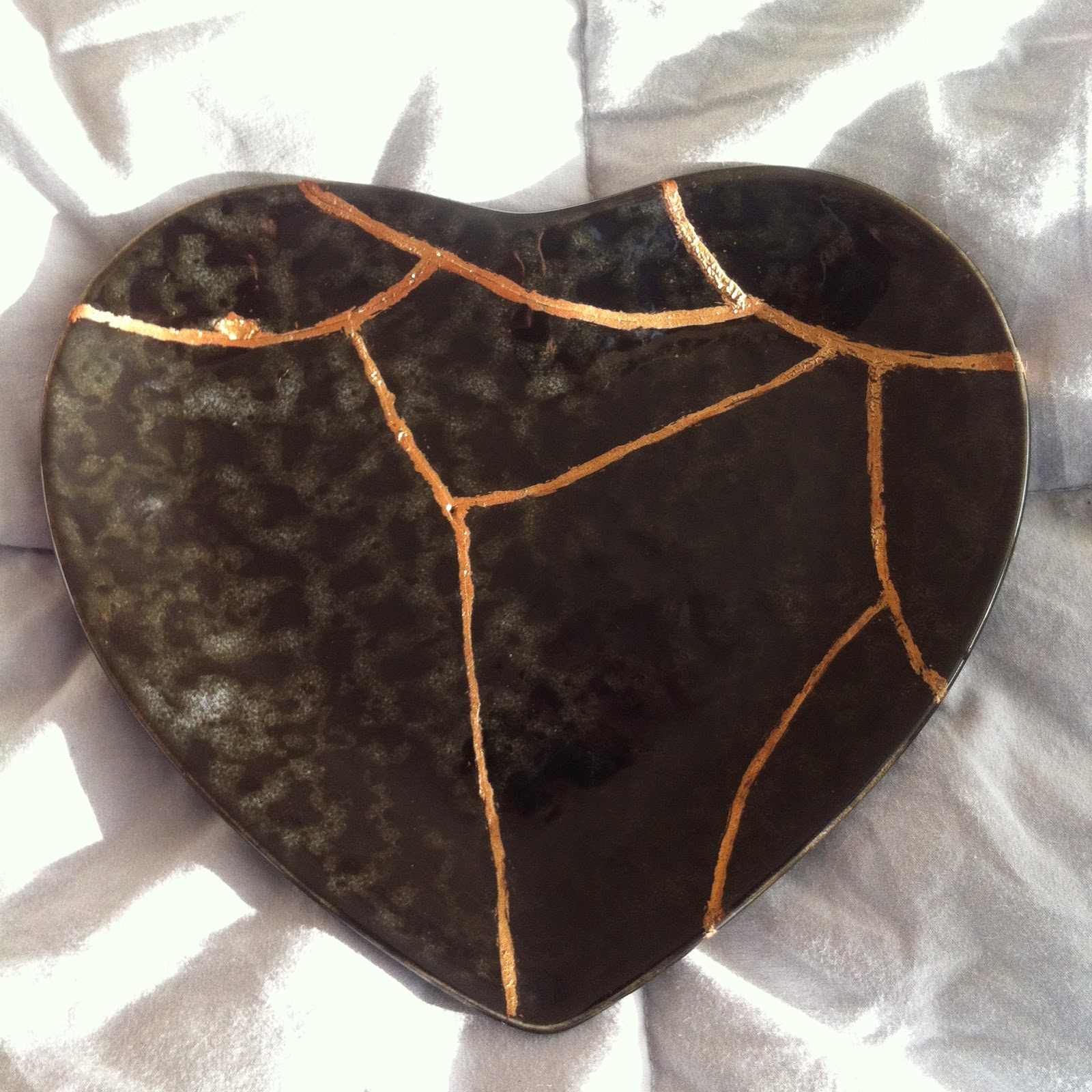 http://widowsvoice.com/wp-content/uploads/2015/11/kintsugi_heart.jpeg